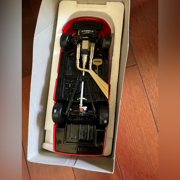 Bill Elliott Die-cast Collectibles car - Picture 2 of 3